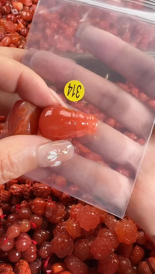 颈饰未镶嵌南红玛瑙1