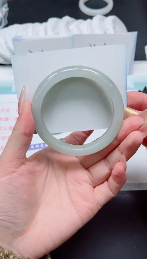 【闪购商品】石英质玉手镯未镶嵌689-60.5