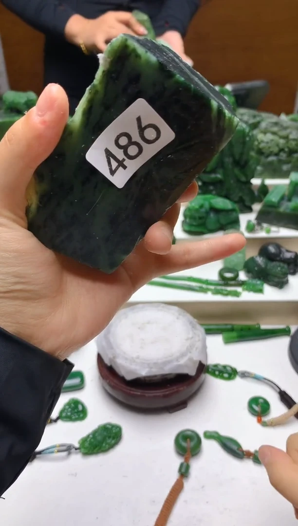 和田玉（碧玉）未镶嵌珠宝半成品1