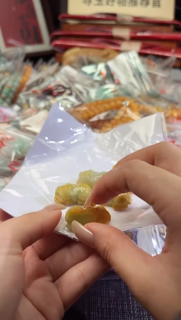 翡翠未镶嵌颈饰100715066随机发仅一件