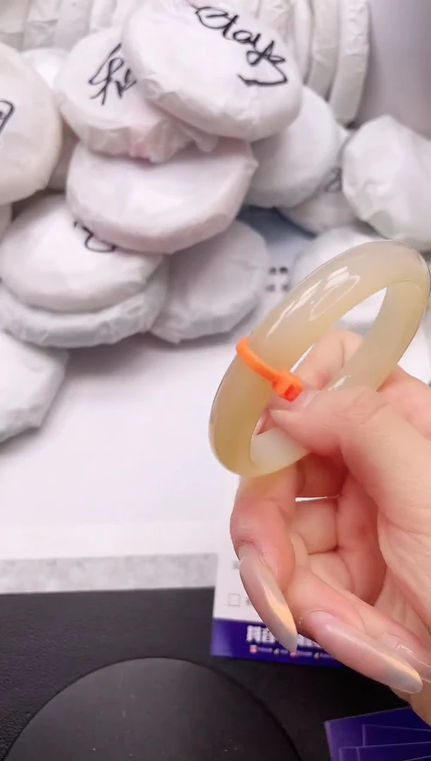 【闪购商品】石英质玉手镯未镶嵌13K351-56