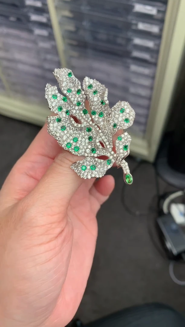 【闪购商品】石榴石（沙弗莱）胸针银S925镶嵌沙弗莱胸针