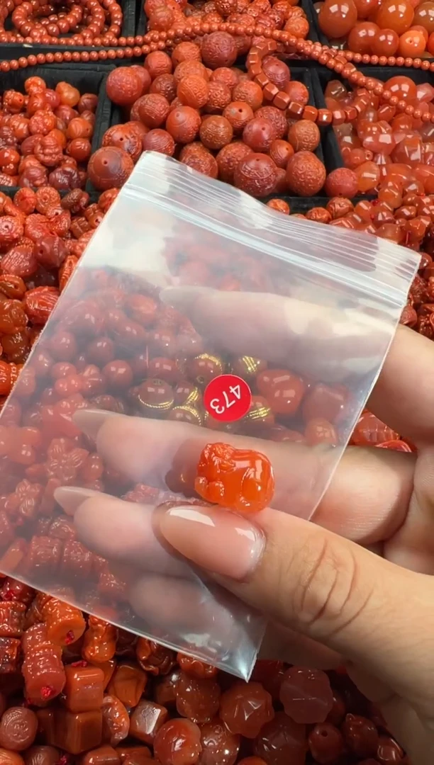 南红玛瑙未镶嵌颈饰1