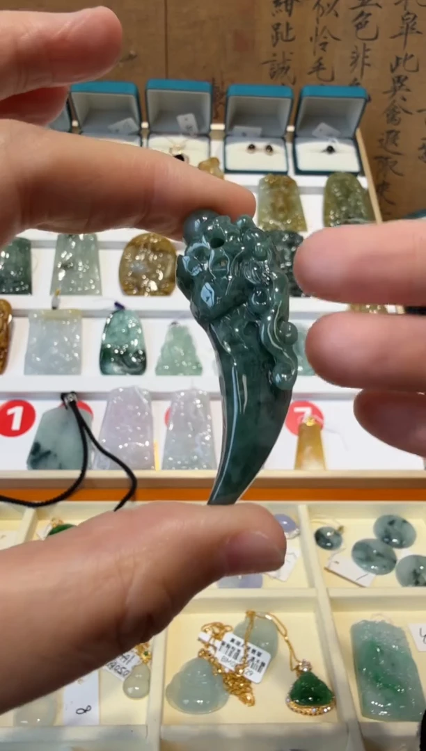 翡翠挂件未镶嵌A货翡翠多样性孤品