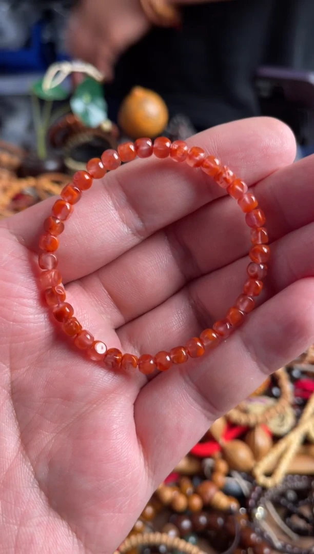 南红玛瑙.未镶嵌王胖子文玩工作室6*5左右六方女生款