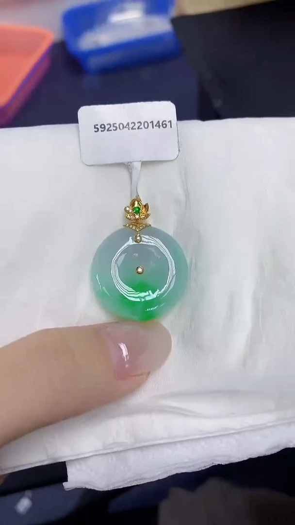 翡翠18K金镶嵌颈饰天然缅甸翡翠A货