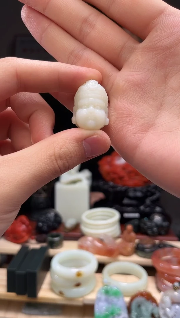 颈饰未镶嵌和田玉吊坠