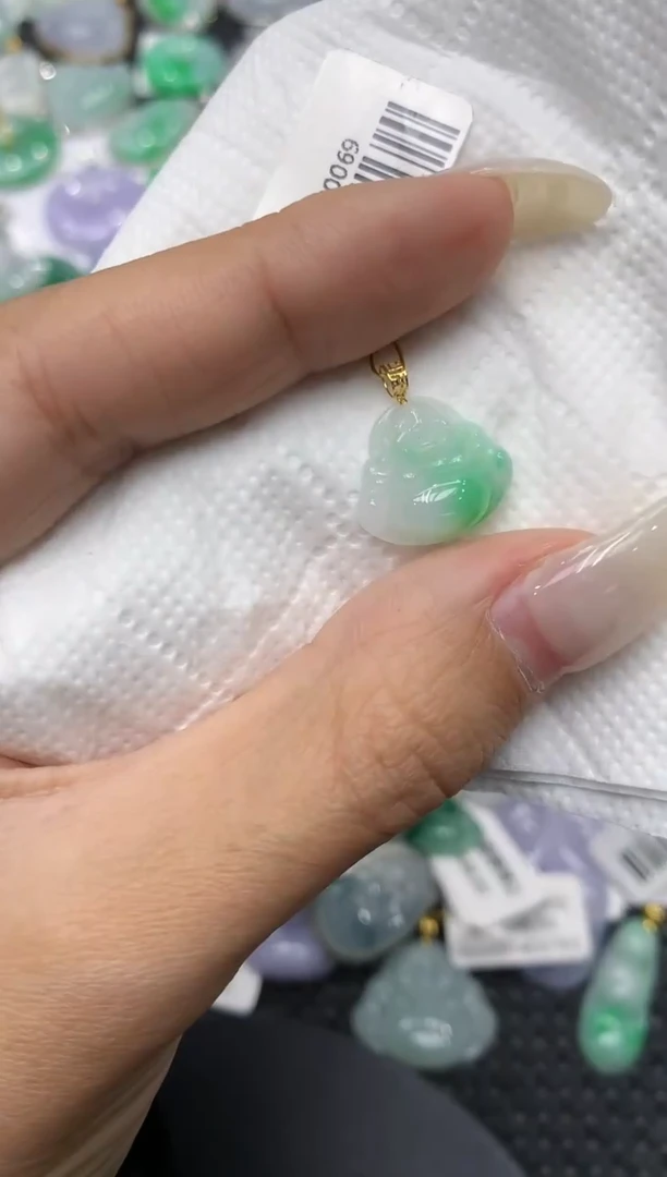 颈饰18K金镶嵌翡翠11111111111