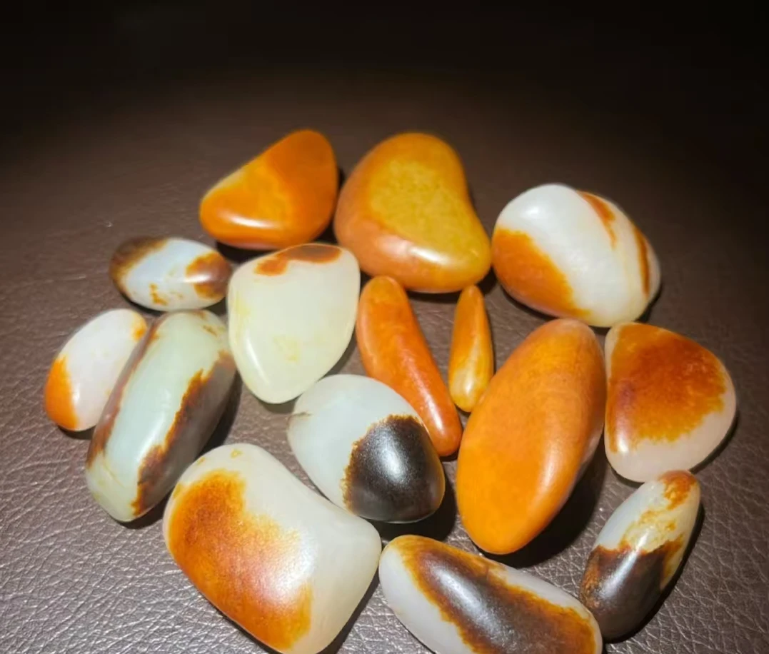 新疆戈壁小籽奇石独特造型可观赏手把件