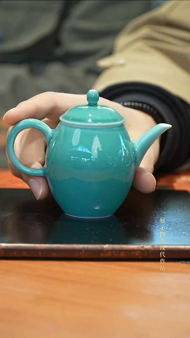 蓝色壶            2