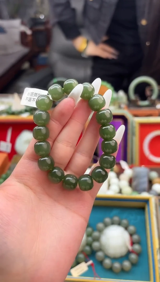 未镶嵌手串和田玉董小姐推荐 多样性发货 拍一发一qhcq