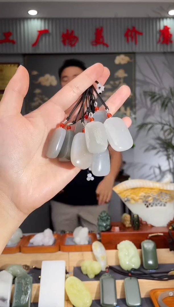 和田玉未镶嵌颈饰拍一发一 多样性发货