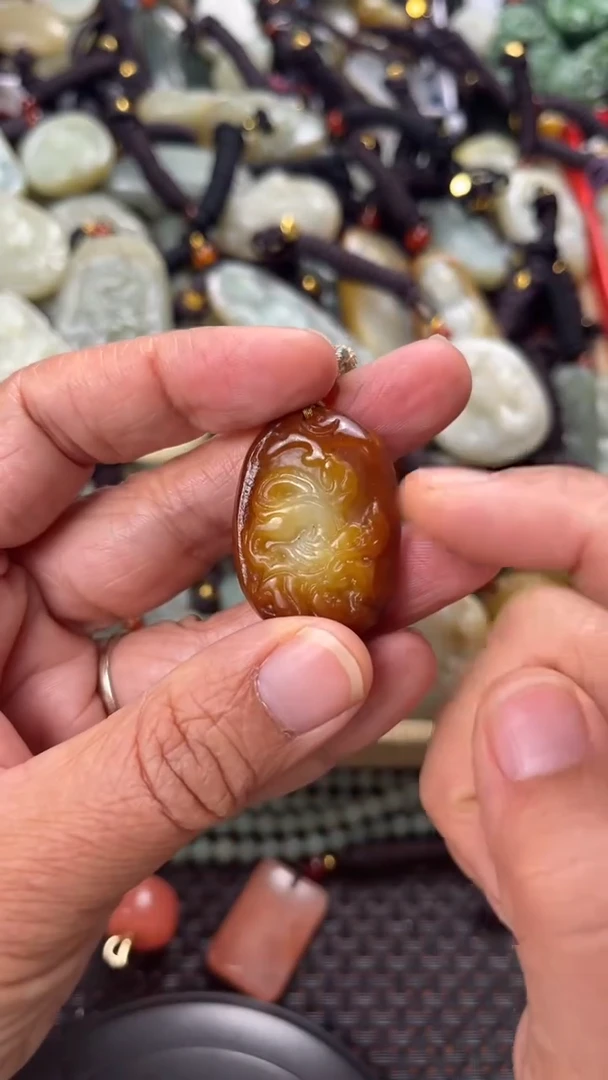 【闪购商品】和田玉颈饰未镶嵌多样性发货没有证书拍一发一有瑕
