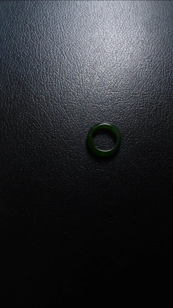 和田玉未镶嵌颈饰戒指