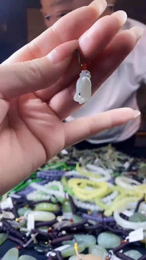 颈饰未镶嵌和田玉多样性发货，拍一发一