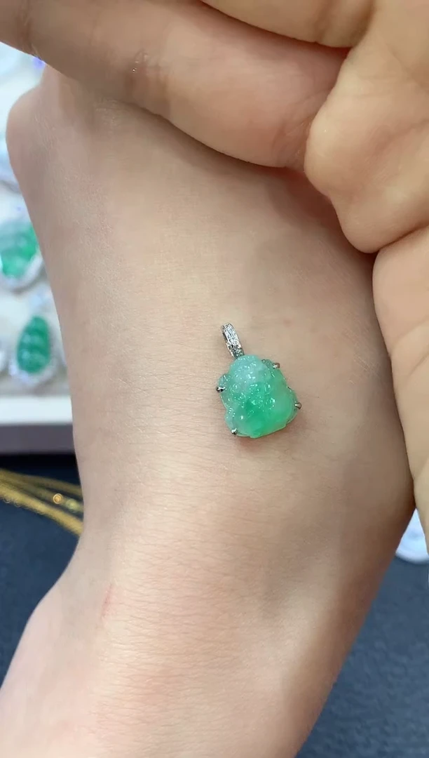【闪购商品】翡翠吊坠(不含链)18K金镶嵌 B15