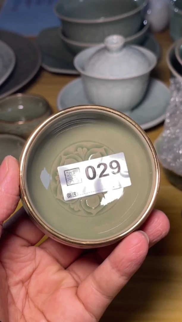 瑕疵「029号」内外双刻莲瓣金钵1只