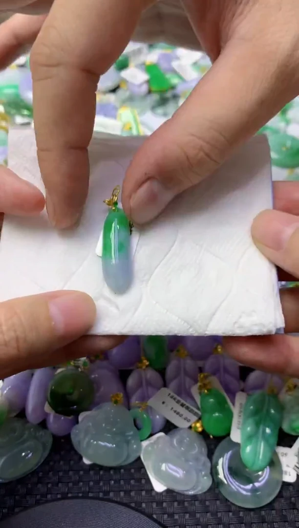 颈饰18K金镶嵌翡翠天然缅甸翡翠A货