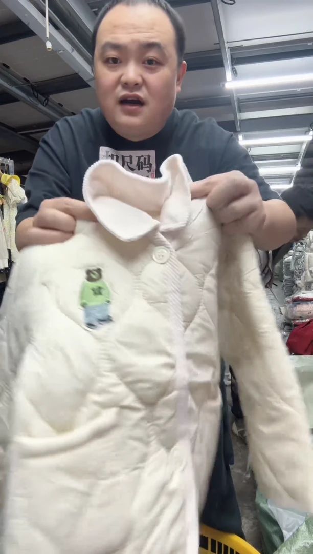 佳****挖女童米白色外套a104 110