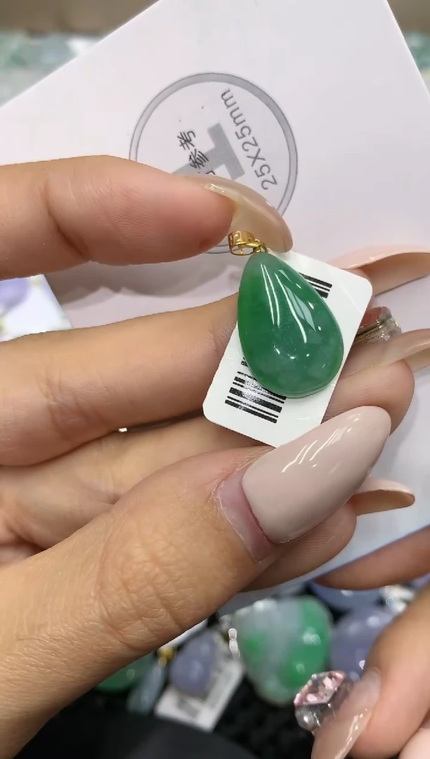 颈饰18K金镶嵌翡翠111111111111