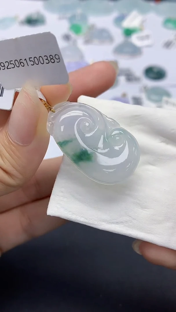 翡翠18K金镶嵌颈饰天然缅甸a货翡翠