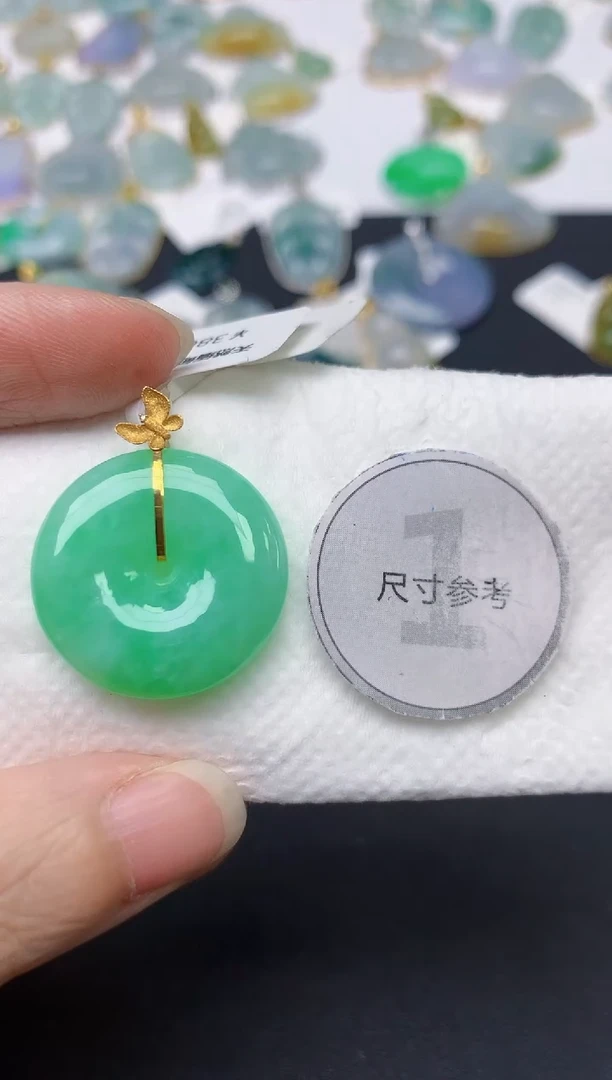 翡翠18K金镶嵌颈饰天然缅甸A货翡翠