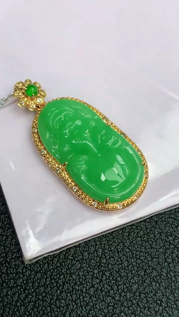 颈饰18K金镶嵌翡翠赠礼盒证书 麦麦