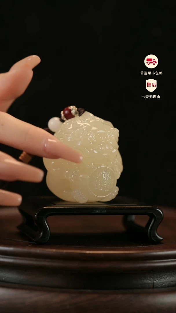 云南石貔貅抱球手把件摆件