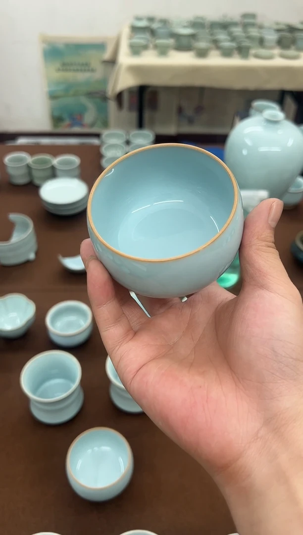 杯子福利品：微瑕原矿天青釉纯手工罗汉杯