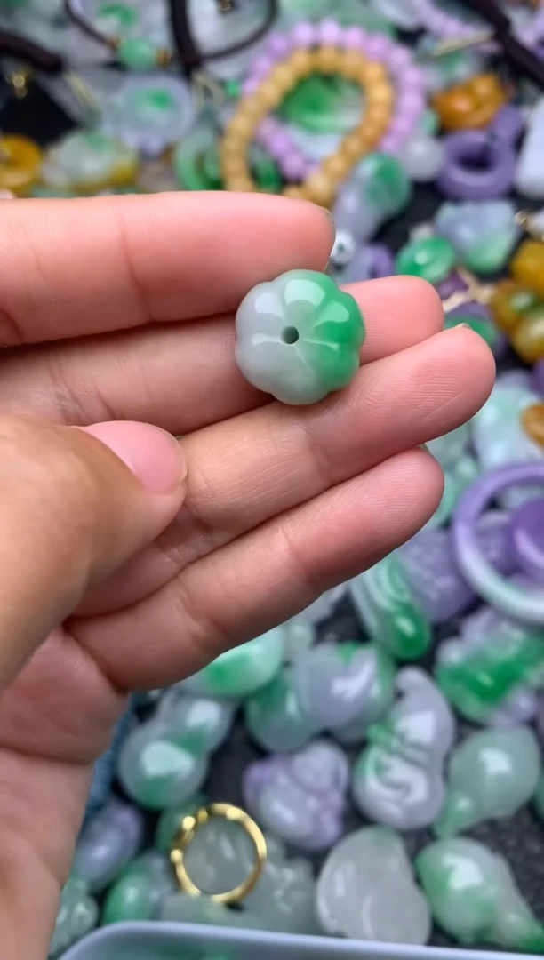 颈饰未镶嵌翡翠缅甸翡翠吊坠