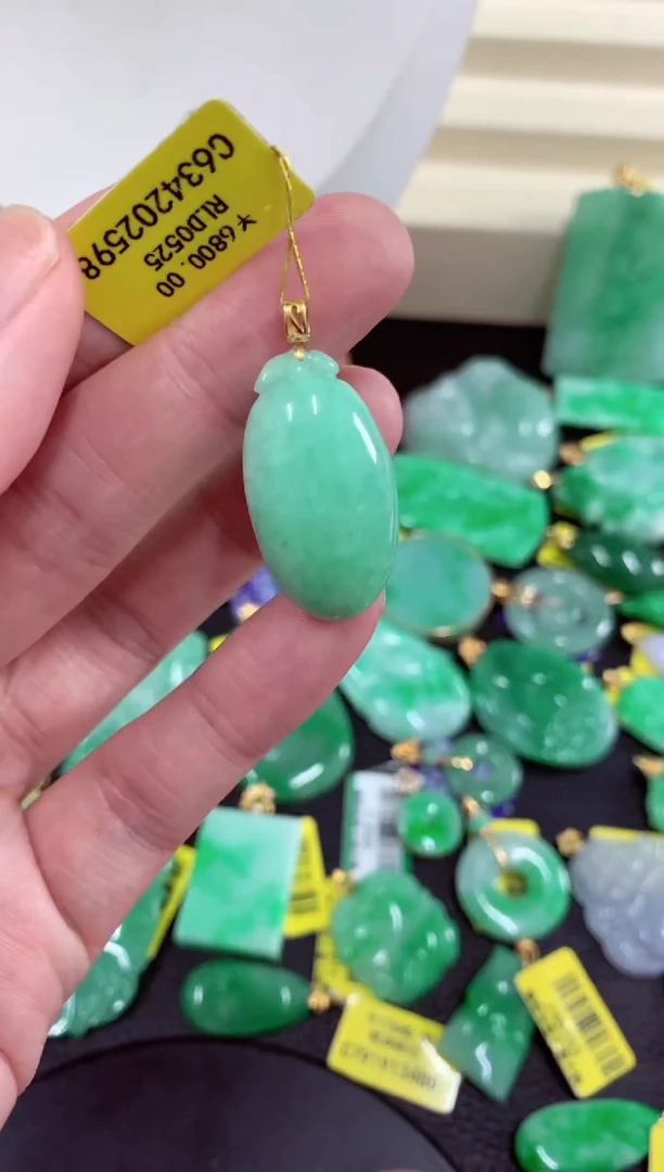 吊坠(不含链)18K金镶嵌翡翠挂件