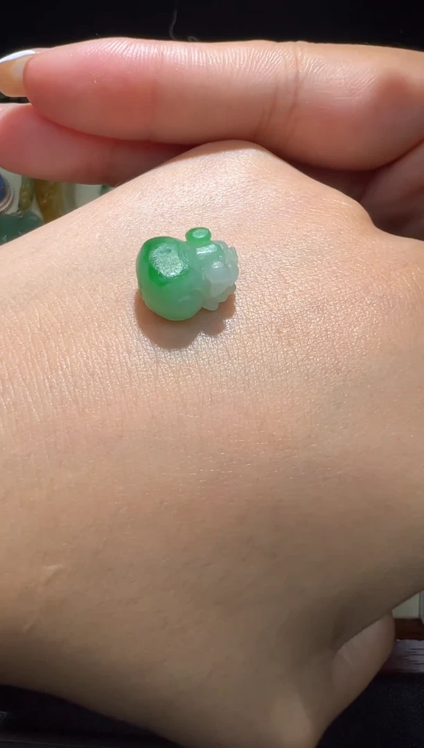 未镶嵌定制翡翠绿猪猪