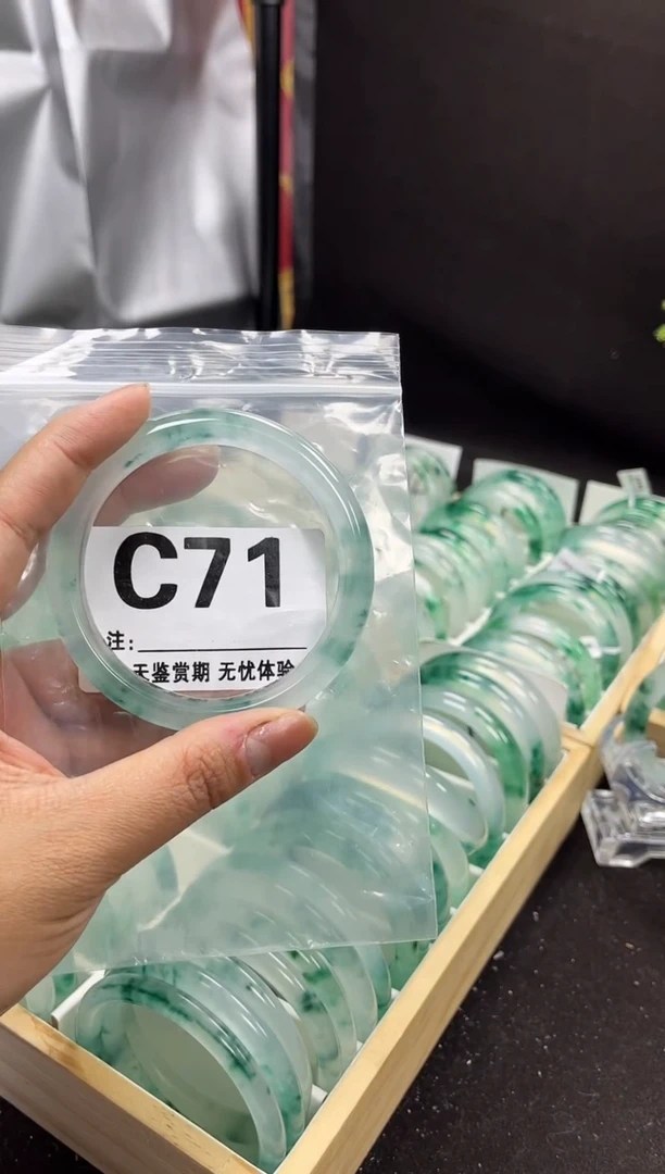 【闪购商品】石英岩玉手镯未镶嵌C71
