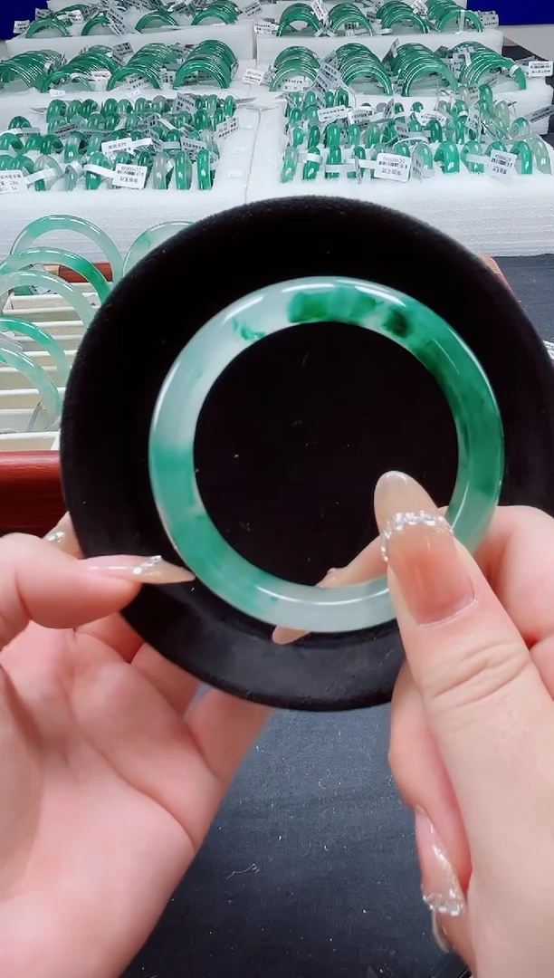 未镶嵌手镯石英质玉（非洲翠）圈口54