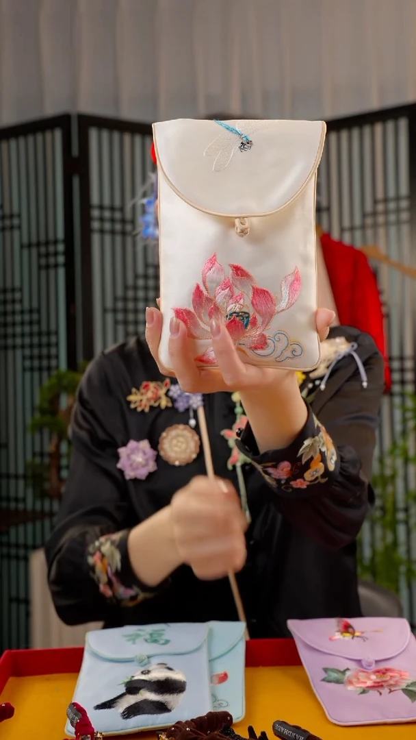 刺绣非遗绒花手工饰品