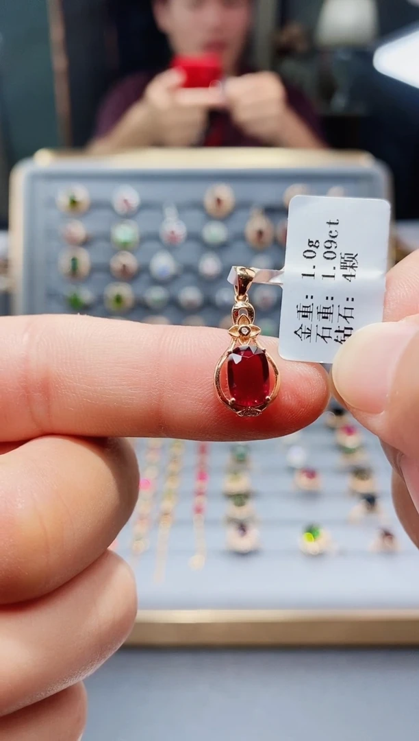 18K金镶嵌颈饰碧玺1.09.