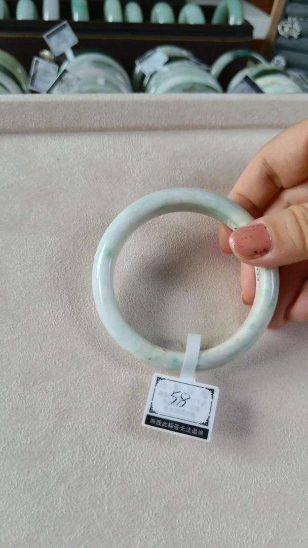 翡翠手镯未镶嵌瓷底手镯