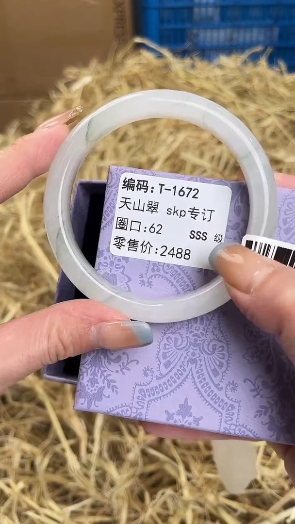 未镶嵌手镯石英质玉T-1672