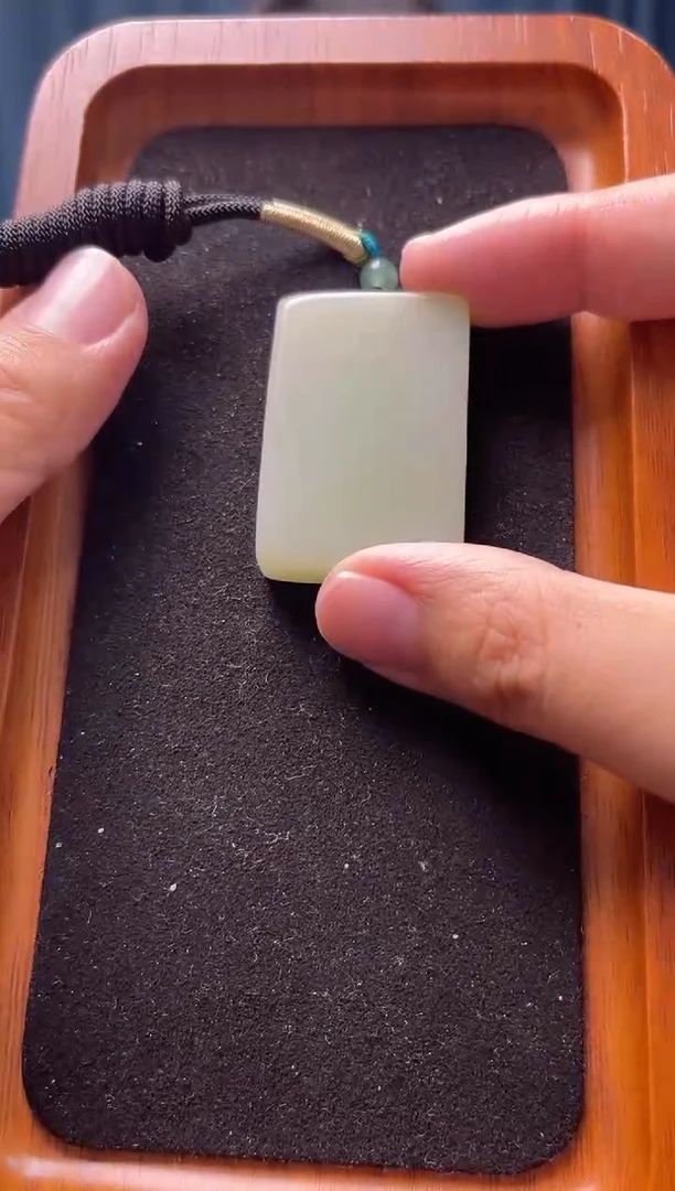 颈饰未镶嵌和田玉吊坠