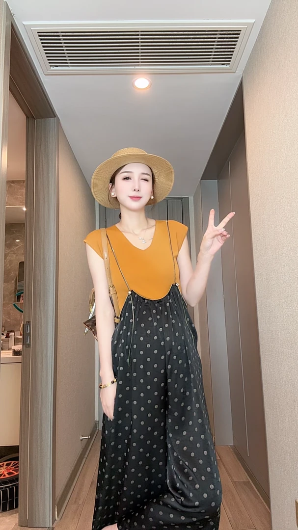 时尚孕妇夏季新款宽松孕妇背带裤棉T恤+韩版波点背带裤孕妇套装