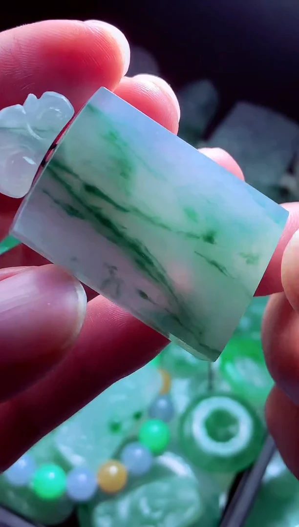 未镶嵌定制翡翠雨***?翡翠毛货定制