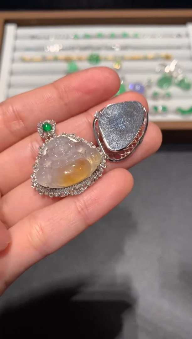 【闪购商品】翡翠吊坠(不含链)18K金镶嵌18800