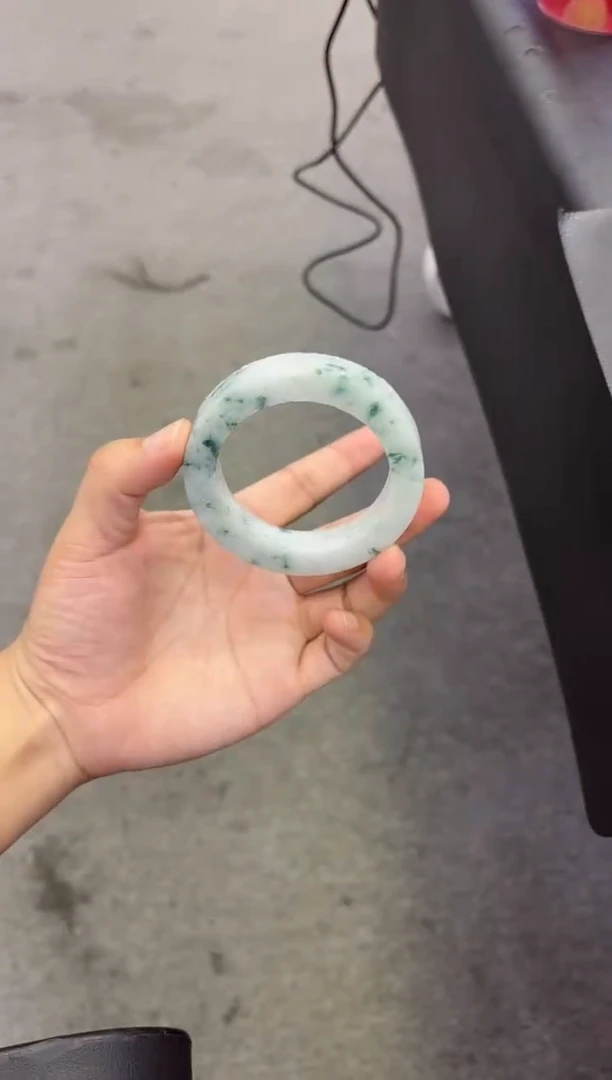 未镶嵌手镯定制翡翠盐****美手镯