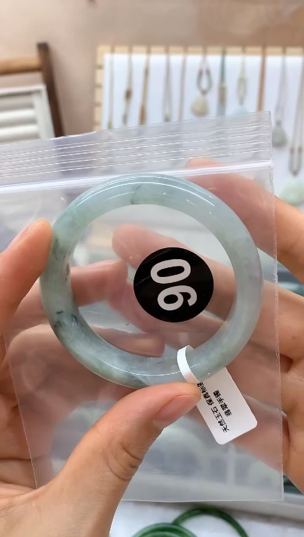 翡翠手镯未镶嵌手镯3