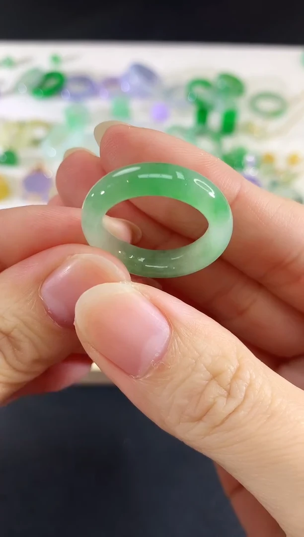 未镶嵌戒圈翡翠95|2500