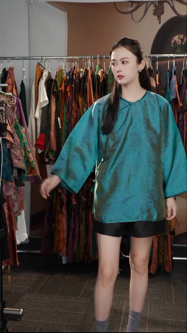 蓝色流光稠毛衫