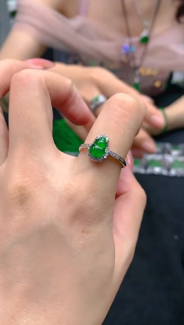 翡翠未镶嵌颈饰天然A货翡翠