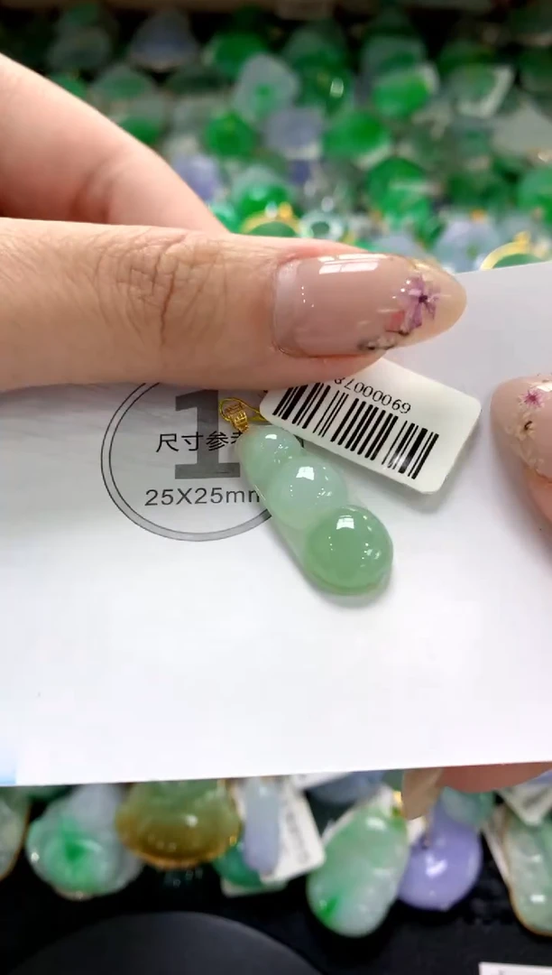 翡翠18K金镶嵌颈饰1111111111111111