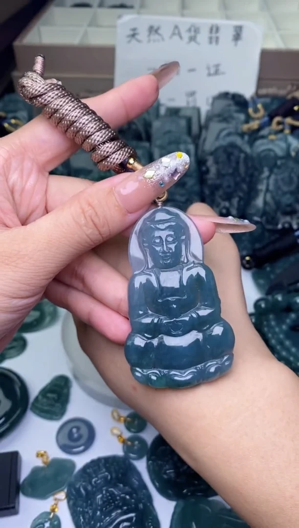 颈饰未镶嵌翡翠