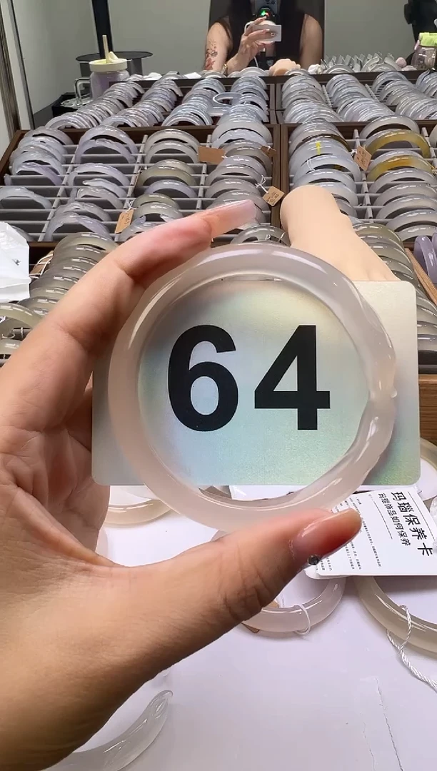 玛瑙/玉髓手镯未镶嵌64天然玛瑙手镯58.8圈口香槟金狐狸发一